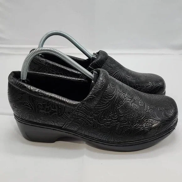 YUU Bethanee Womens Tooled Faux Leather Floral Slip On Clogs Shoes Black Size 9M - Picture 6 of 10